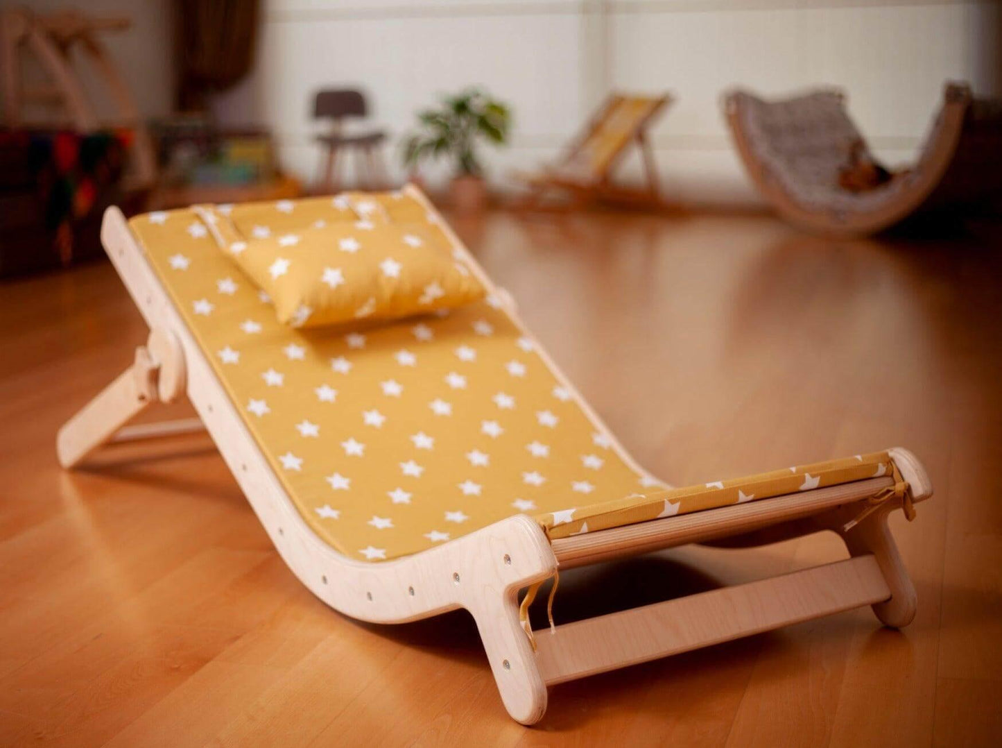 KIDS LOUNGE | Adjustable Lounge Chair with Comfy Pad for Kids - Disselt Designs