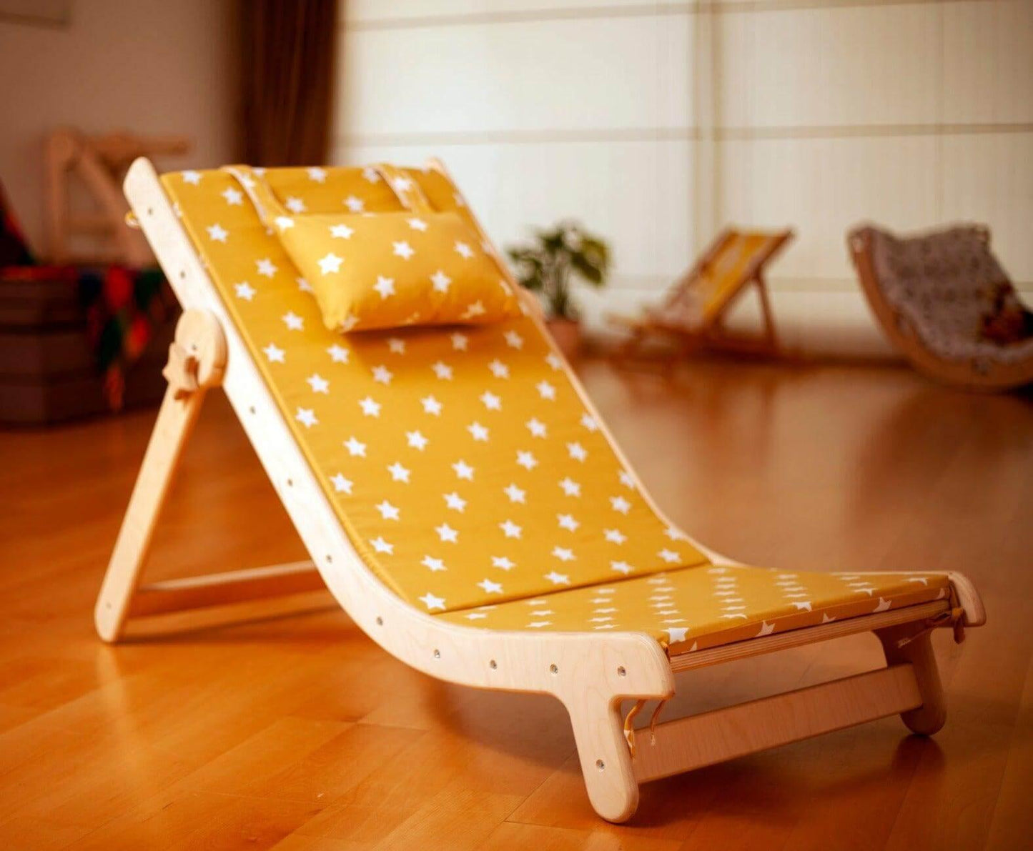 KIDS LOUNGE | Adjustable Lounge Chair with Comfy Pad for Kids - Disselt Designs
