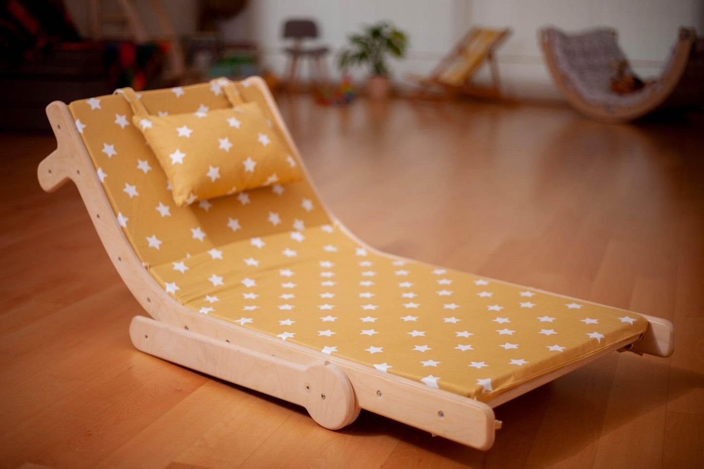 KIDS LOUNGE | Adjustable Lounge Chair with Comfy Pad for Kids - Disselt Designs
