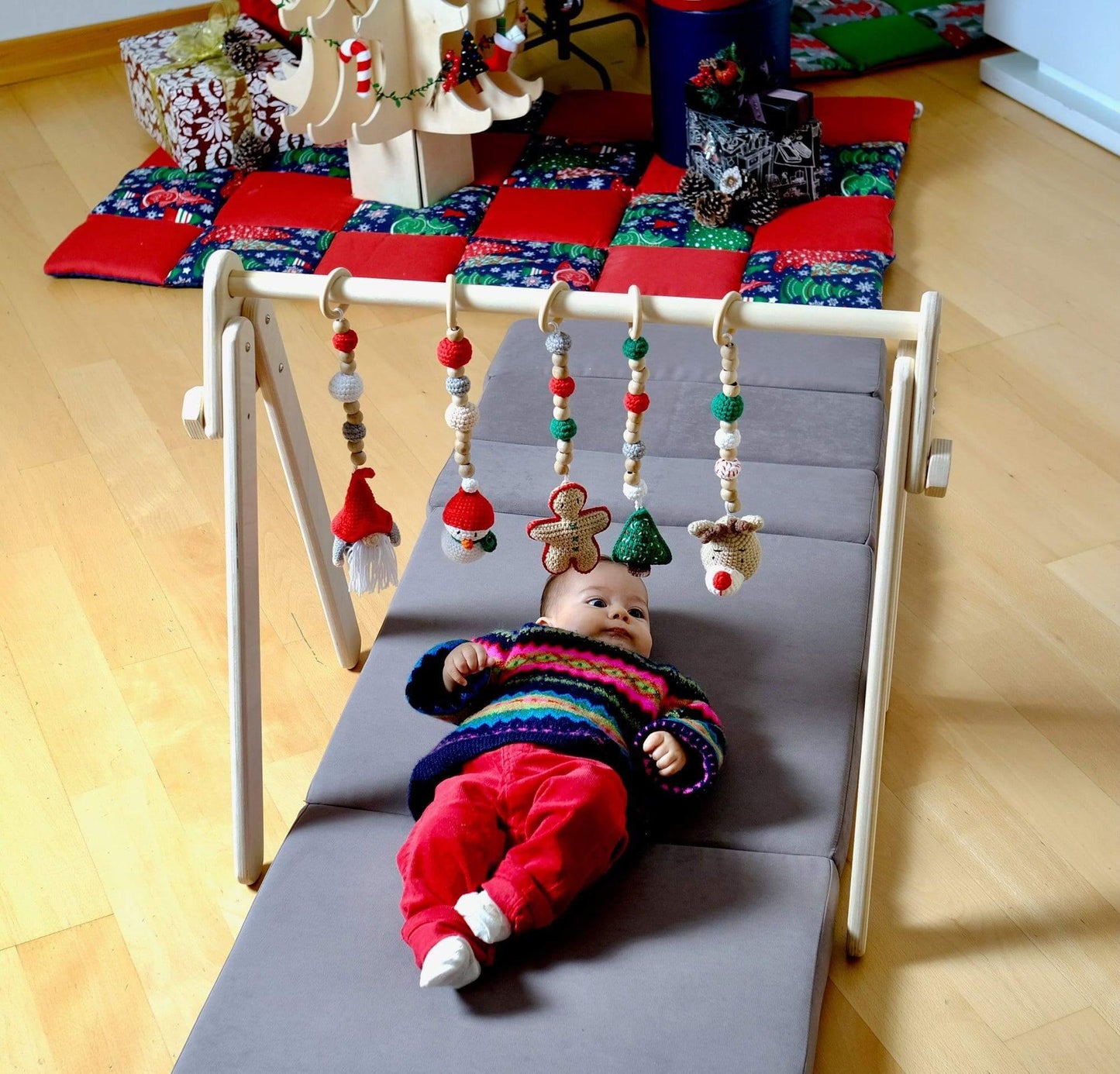 KIDS GYM | Montessori Baby Gym & Hanging Toys Set - Disselt Designs