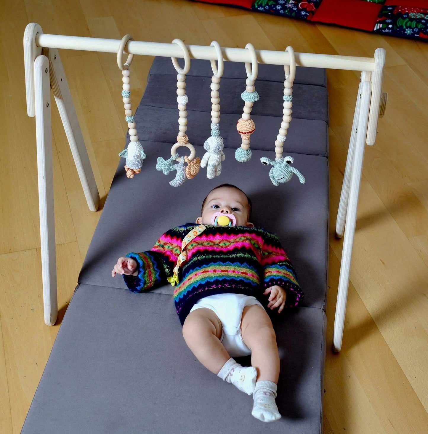 KIDS GYM | Montessori Baby Gym & Hanging Toys Set - Disselt Designs