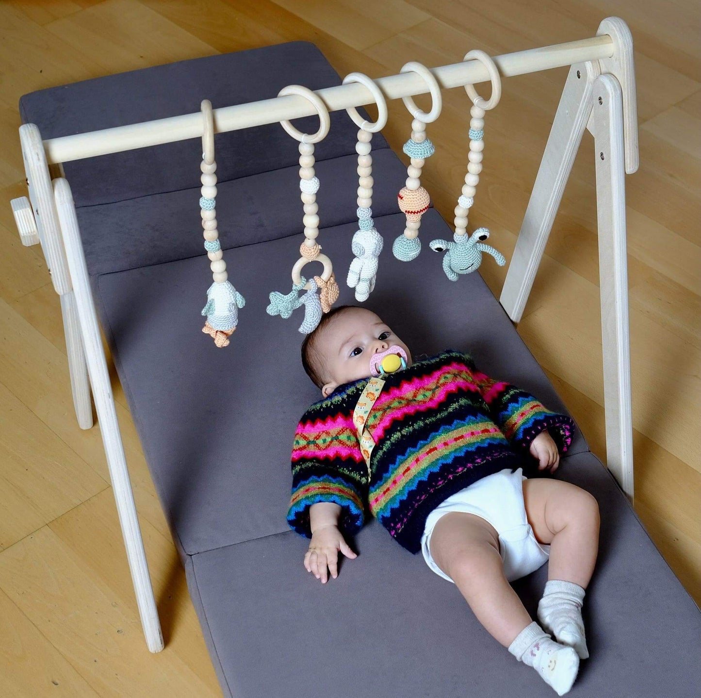 KIDS GYM | Montessori Baby Gym & Hanging Toys Set - Disselt Designs