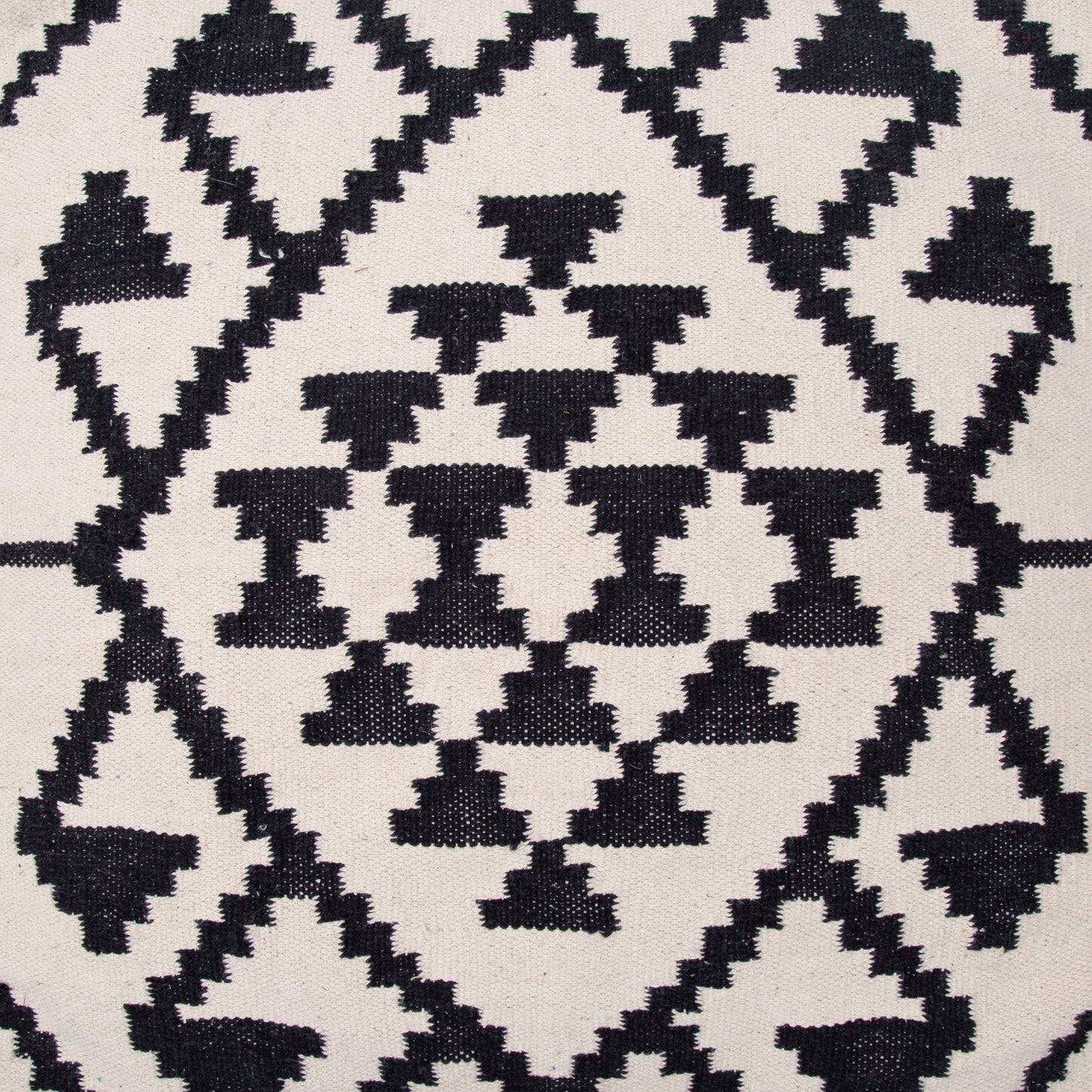 Lizardo Ottoman Beige & Black - Disselt Designs