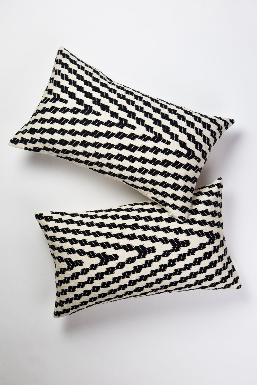 Almolonga Zig Zag Pillow - Black and White