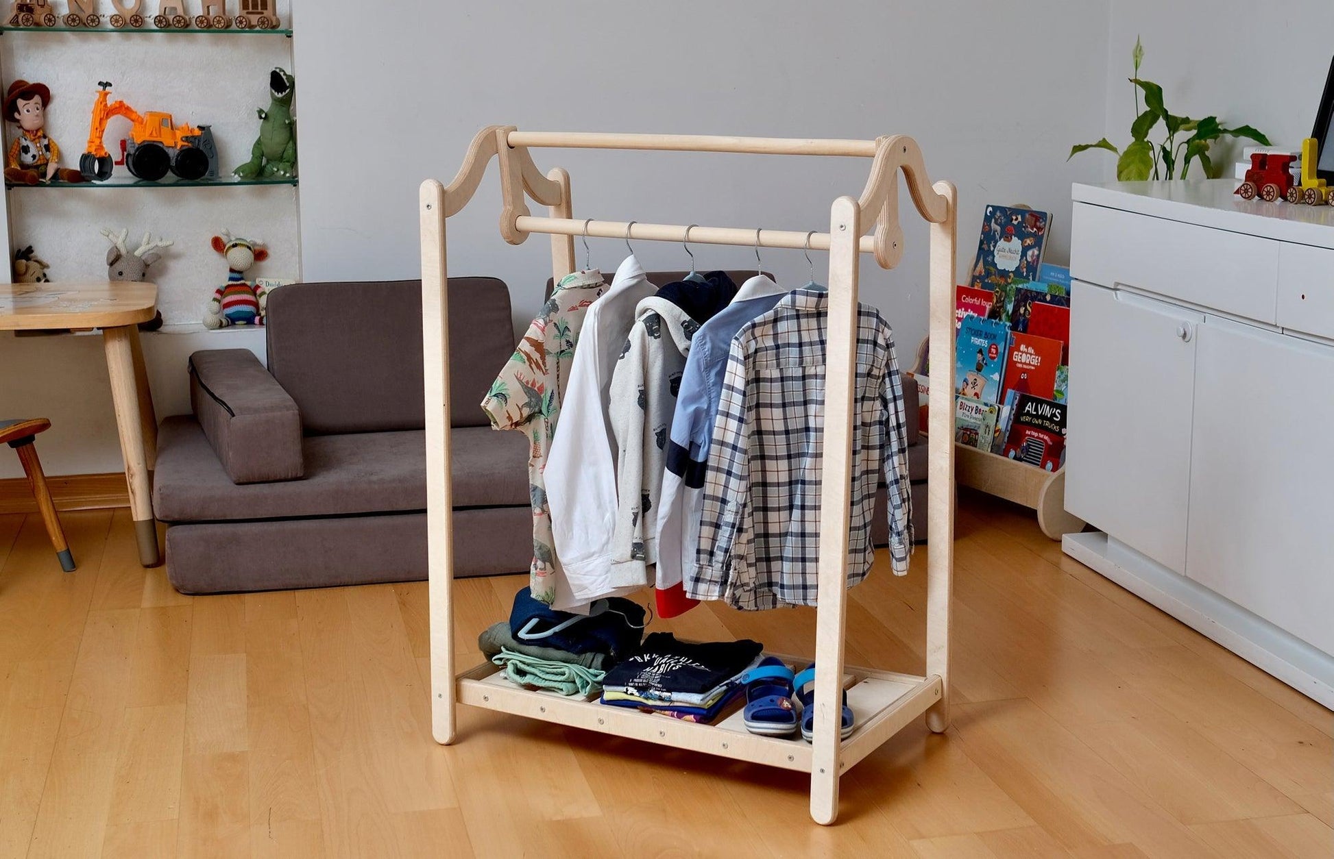 KIDS CLOSET | Montessori Wooden Kids Clothing Rack - Disselt Designs