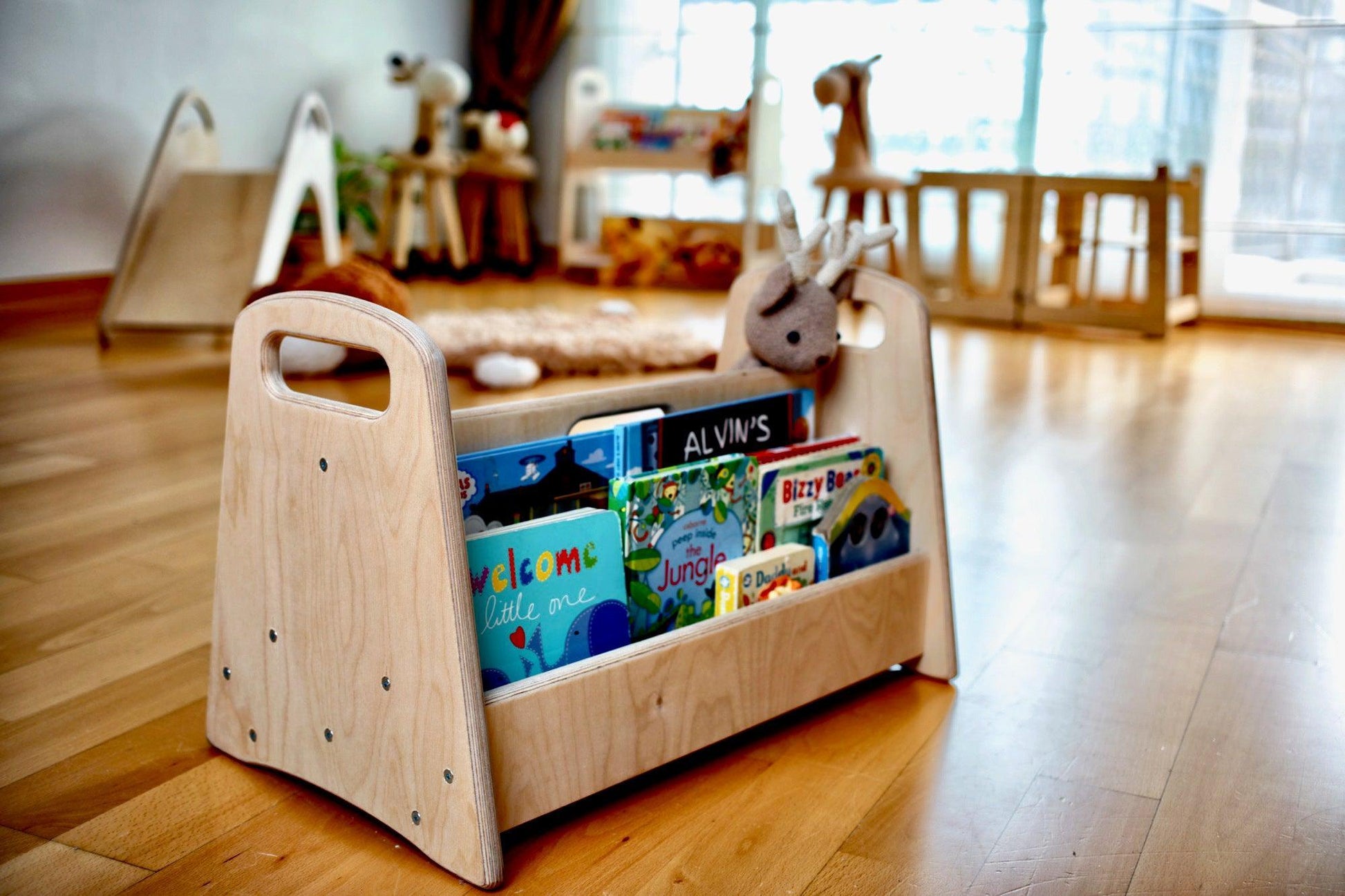 KIDS BOOKIT MEDIUM | Medium Wooden Bookshelf - Disselt Designs